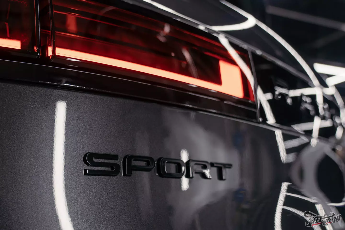 Оклеили Range Rover Sport в глянцевый полиуретан. Чистка салона и покрытие керамикой